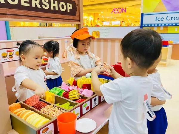 HOẠT ĐỘNG TRẢI NGHIỆM: CÁC BẠN NHỎ THOẢ SỨC VUI CHƠI, HỌC HỎI TẠI KIDZOOONA