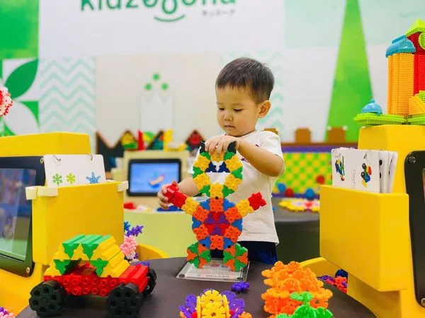 HOẠT ĐỘNG TRẢI NGHIỆM: CÁC BẠN NHỎ THOẢ SỨC VUI CHƠI, HỌC HỎI TẠI KIDZOOONA