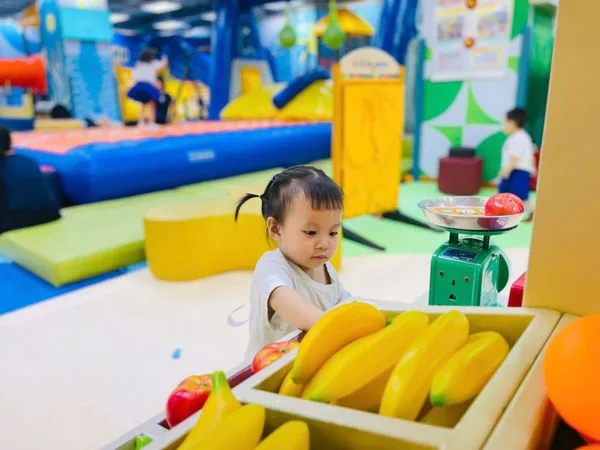 HOẠT ĐỘNG TRẢI NGHIỆM: CÁC BẠN NHỎ THOẢ SỨC VUI CHƠI, HỌC HỎI TẠI KIDZOOONA