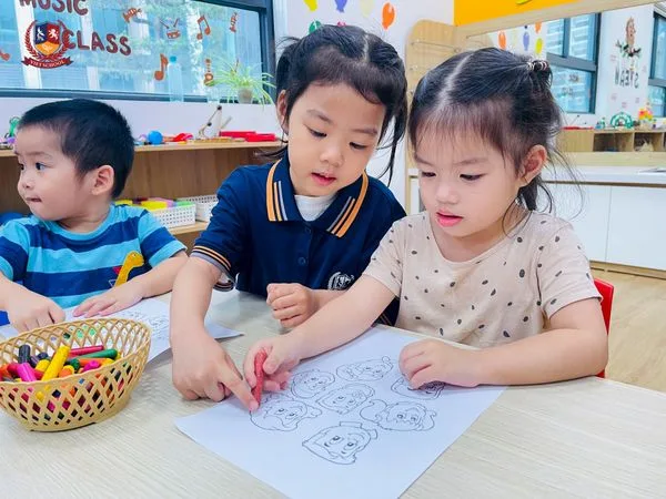 BÉ "VÀO VAI" CÔ GIÁO MẦM NON ĐỂ THÊM THẤU HIỂU VÀ YÊU THƯƠNG