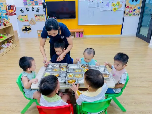 BÉ "VÀO VAI" CÔ GIÁO MẦM NON ĐỂ THÊM THẤU HIỂU VÀ YÊU THƯƠNG