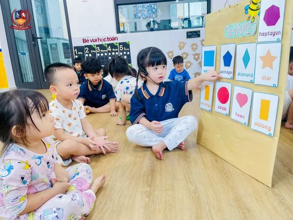 BÉ "VÀO VAI" CÔ GIÁO MẦM NON ĐỂ THÊM THẤU HIỂU VÀ YÊU THƯƠNG