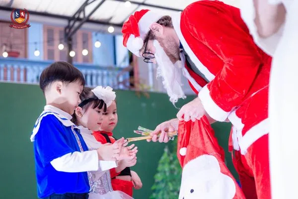 MERRY CHRISTMAS: GIÁNG SINH DIỆU KỲ, YÊU THƯƠNG LAN TỎA