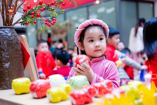CHỢ TẾT VIETSCHOOL: VUN ĐẮP NHỮNG GIÁ TRỊ VĂN HÓA VIỆT
