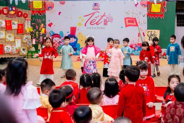 CHỢ TẾT VIETSCHOOL: VUN ĐẮP NHỮNG GIÁ TRỊ VĂN HÓA VIỆT