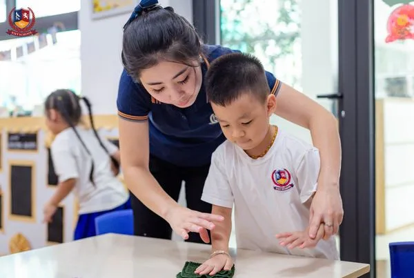 CHẾ ĐỘ CHĂM SÓC VÀ RÈN LUYỆN KHOA HỌC GIÚP TRẺ KHỎE THỂ CHẤT - MẠNH TINH THẦN
