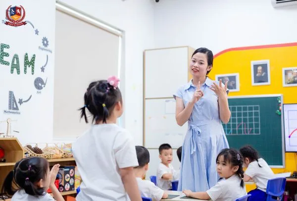 HÀNH TRÌNH LÀM QUEN VỚI MÔI TRƯỜNG TIỂU HỌC TẠI VIETSCHOOL