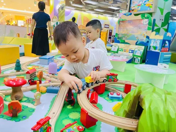 HOẠT ĐỘNG TRẢI NGHIỆM: CÁC BẠN NHỎ THOẢ SỨC VUI CHƠI, HỌC HỎI TẠI KIDZOOONA