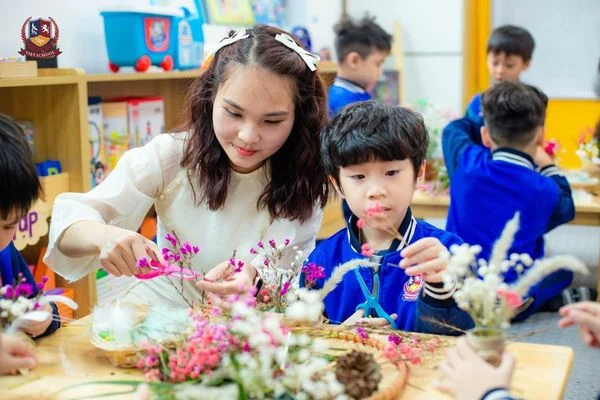 NHỮNG GIỎ HOA HANDMADE TẶNG MẸ NHÂN DỊP 8/3