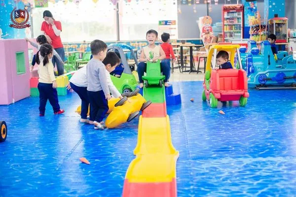 CÁC BẠN NHỎ VUI KHÁM PHÁ, VẬN ĐỘNG THÔNG MINH, CHỌN SÁCH YÊU THÍCH