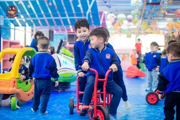 CÁC BẠN NHỎ VUI KHÁM PHÁ, VẬN ĐỘNG THÔNG MINH, CHỌN SÁCH YÊU THÍCH