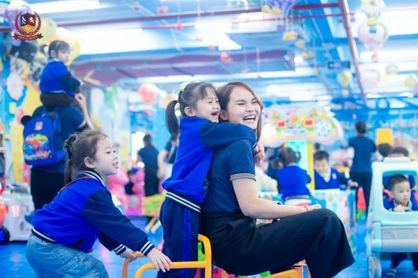 CÁC BẠN NHỎ VUI KHÁM PHÁ, VẬN ĐỘNG THÔNG MINH, CHỌN SÁCH YÊU THÍCH