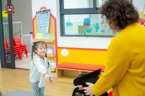 PHƯƠNG PHÁP HỌC TẬP SÁNG TẠO, XÂY DỰNG NỀN TẢNG SONG NGỮ CHO NHỮNG ĐỨA TRẺ
