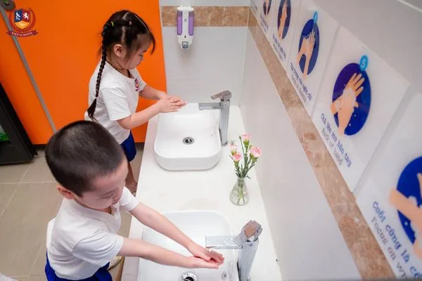 CHẾ ĐỘ CHĂM SÓC VÀ RÈN LUYỆN KHOA HỌC GIÚP TRẺ KHỎE THỂ CHẤT - MẠNH TINH THẦN