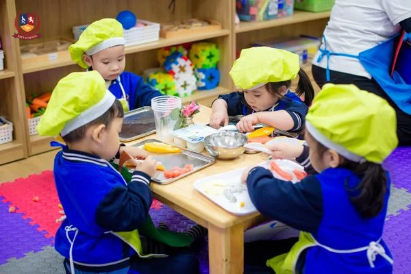 VIETSKILLS: CÁC BẠN NHỎ TRỔ TÀI LÀM SỮA CHUA HOA QUẢ