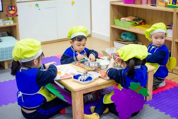 VIETSKILLS: CÁC BẠN NHỎ TRỔ TÀI LÀM SỮA CHUA HOA QUẢ