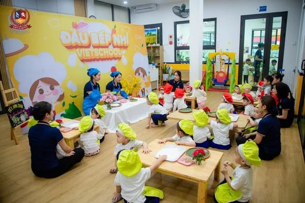 CÁC BẠN NHỎ TRỔ TÀI LÀM BÁNH TRÔI ĐÓN TẾT HÀN THỰC