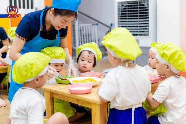 BÉ HỌC LÀM BÁNH PIZZA VÀ TÌM HIỂU ẨM THỰC NƯỚC Ý