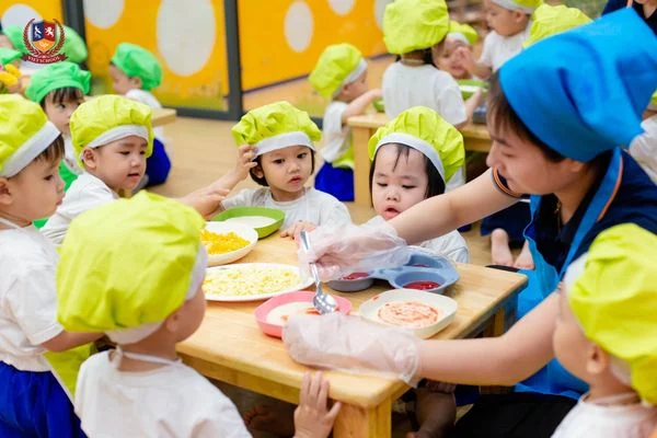 BÉ HỌC LÀM BÁNH PIZZA VÀ TÌM HIỂU ẨM THỰC NƯỚC Ý