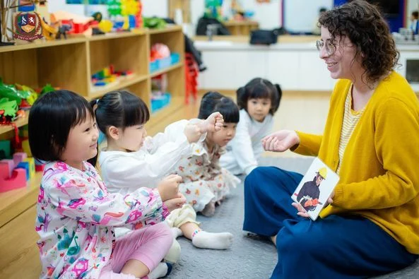 ỨNG DỤNG CÁC PHƯƠNG PHÁP GIÁO DỤC KIẾN TẠO NHỮNG ĐỨA TRẺ TOÀN DIỆN