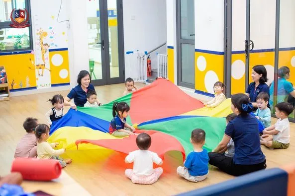 SMART SPORTS: TRẺ TẬP GIỮ THĂNG BẰNG, TẠO SÓNG DÙ RỰC RỠ