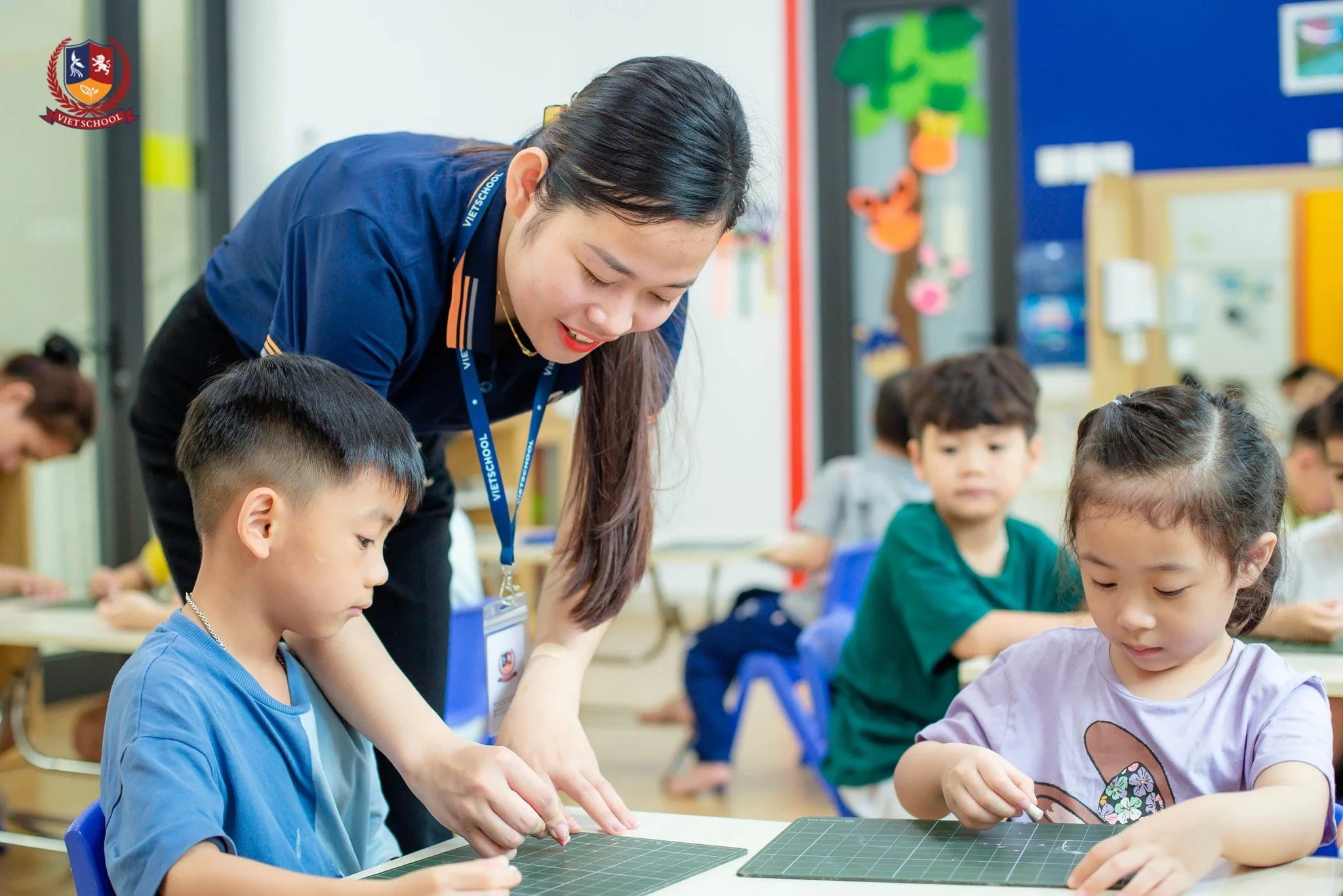 Vietschool cùng con chuẩn bị hành trang vào lớp 1 với nét chữ đầu tiên