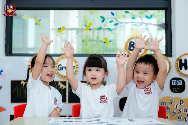 CHƯƠNG TRÌNH TIẾNG ANH - PHÁT TRIỂN NGÔN NGỮ, PHÁT TRIỂN TƯ DUY