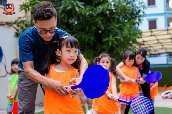 CHẾ ĐỘ CHĂM SÓC VÀ RÈN LUYỆN KHOA HỌC GIÚP TRẺ KHỎE THỂ CHẤT - MẠNH TINH THẦN