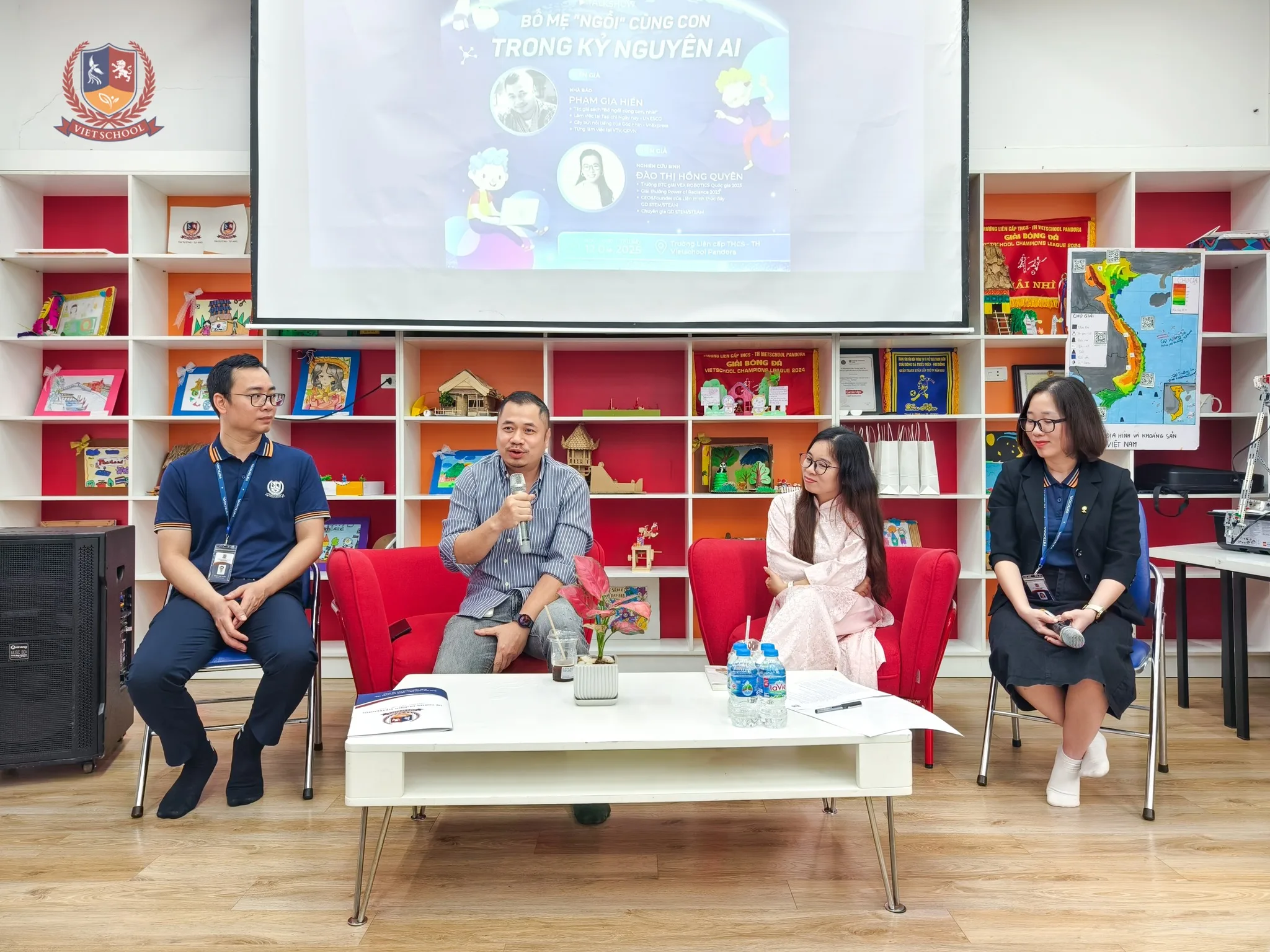 TALKSHOW: BỐ MẸ “NGỒI” CÙNG CON TRONG KỶ NGUYÊN AI