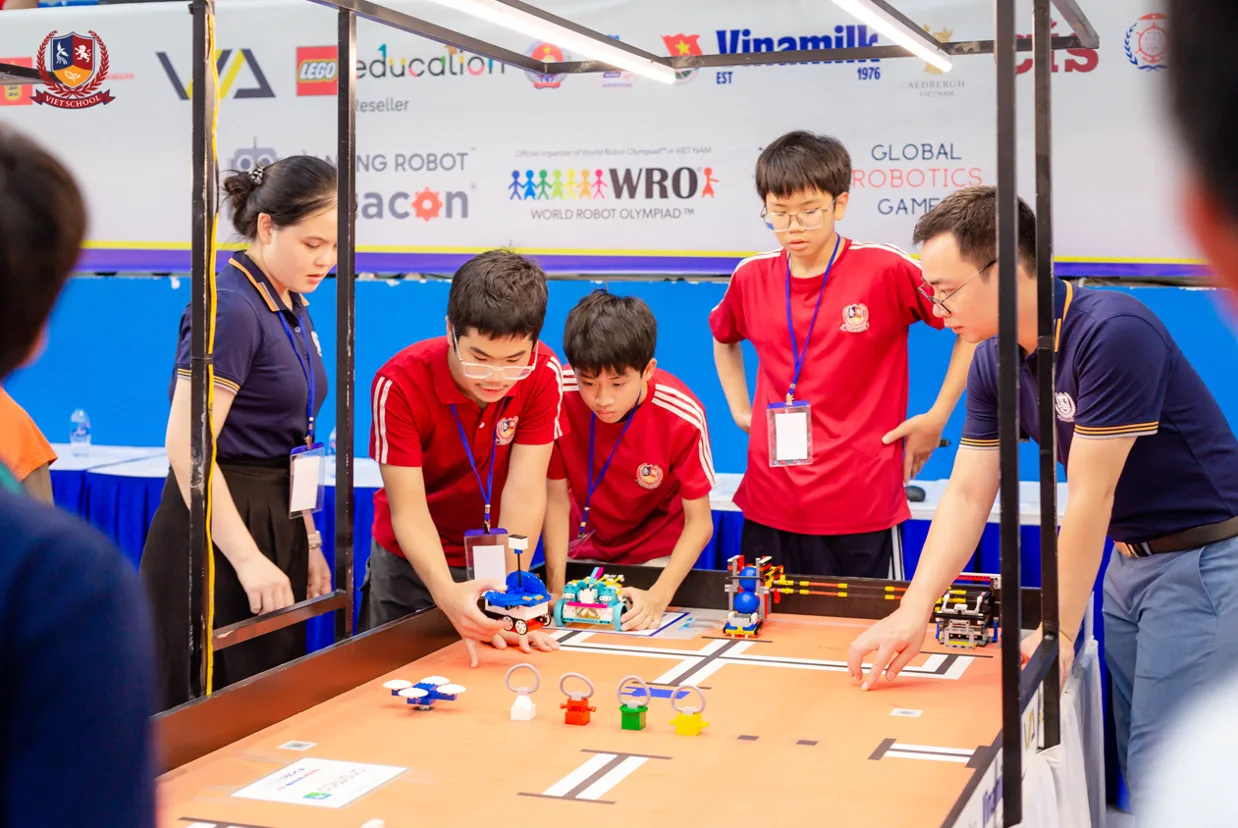 [Vietschool on Đại biểu Nhân dân]: Vietschool khai giảng năm học mới: Đẩy mạnh năng lực số và ngôn ngữ toàn cầu cho học sinh