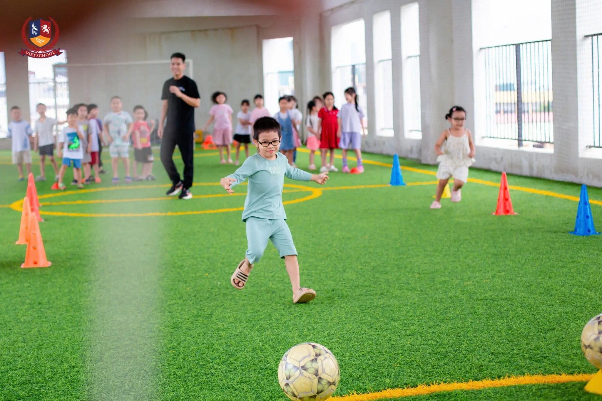 Phụ huynh cần đảm bảo trẻ có thói quen vận động đều đặn