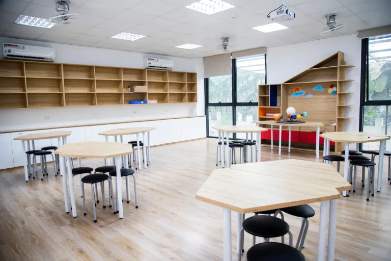 phòng học được trang thiết bị hiện đại chuẩn quốc tế