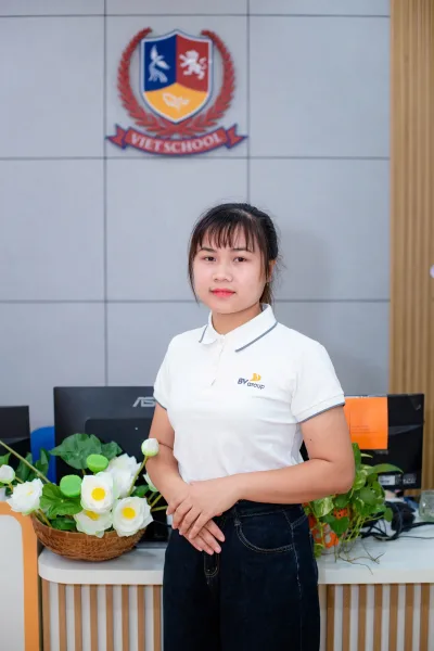 Cô Đinh Thị Ngọc Linh