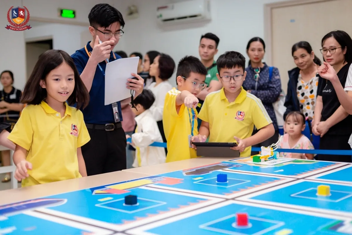 lập trình STEAM giúp trẻ phát triển kỹ năng hợp tác