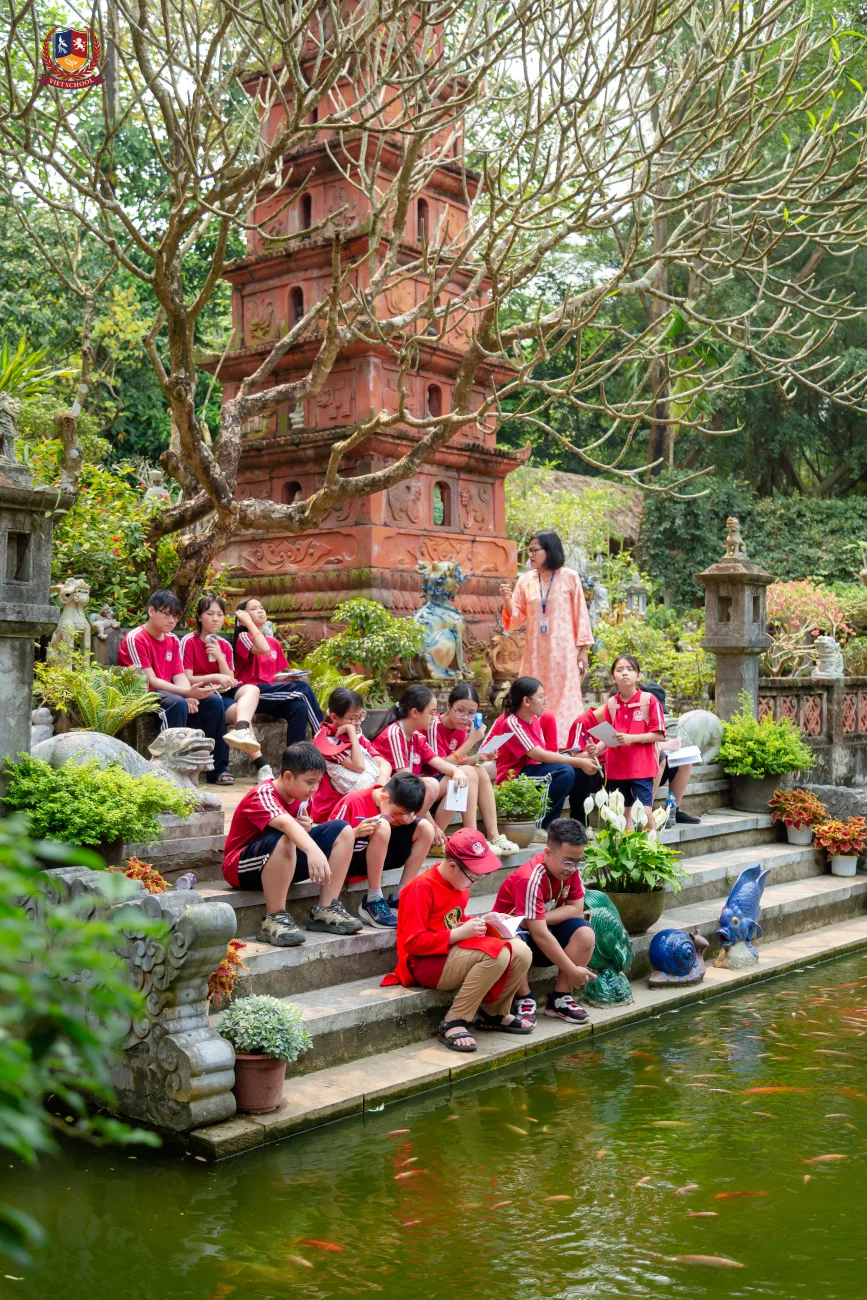 VIETSCHOOL: HÀNH TRÌNH “CHẠM “VÀO VĂN HÓA VIỆT TẠI VIỆT PHỦ THÀNH CHƯƠNG