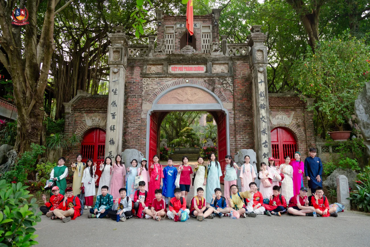 VIETSCHOOL: HÀNH TRÌNH “CHẠM “VÀO VĂN HÓA VIỆT TẠI VIỆT PHỦ THÀNH CHƯƠNG