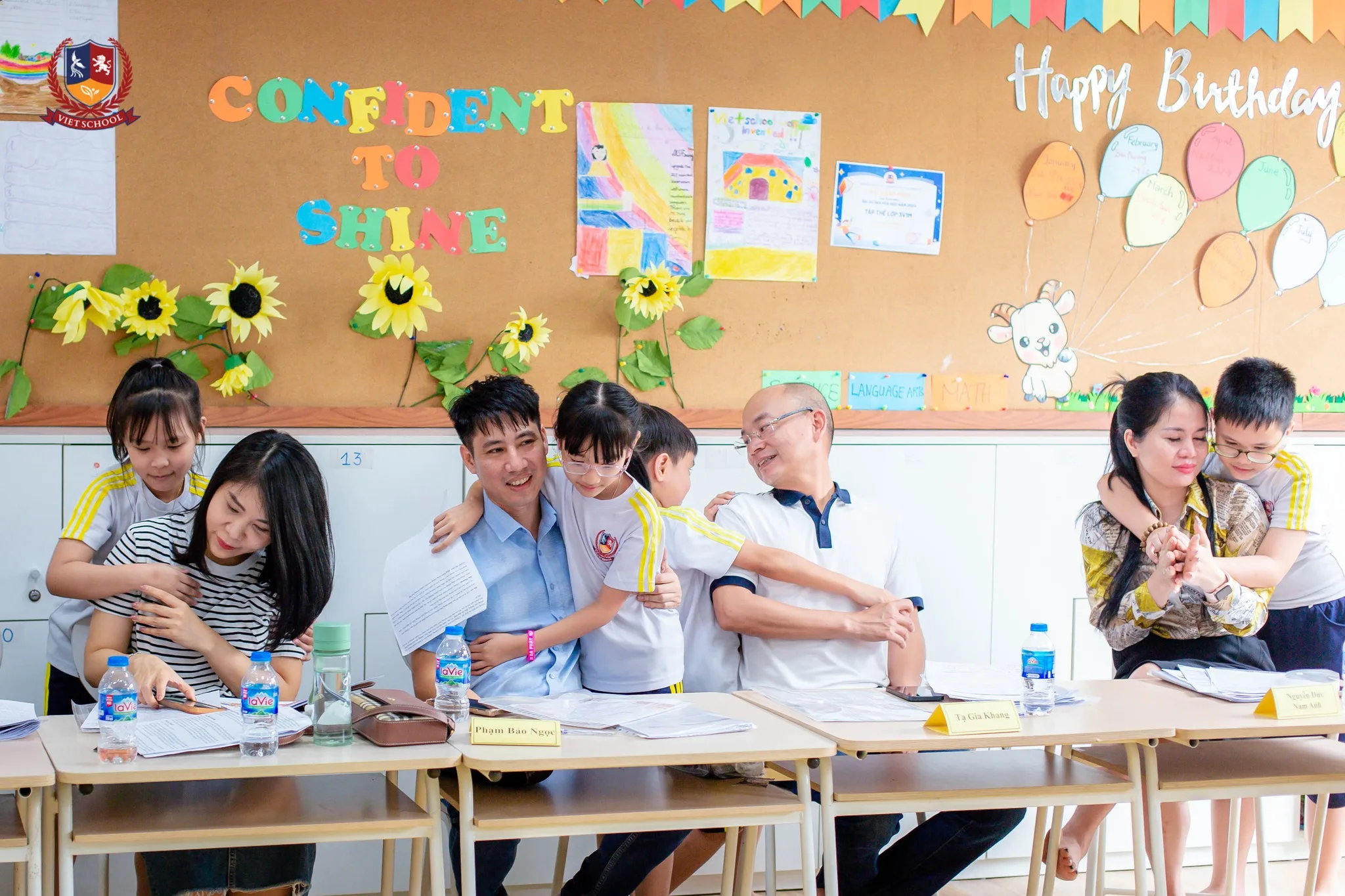 Phụ huynh nên làm gì khi xem học bạ của con