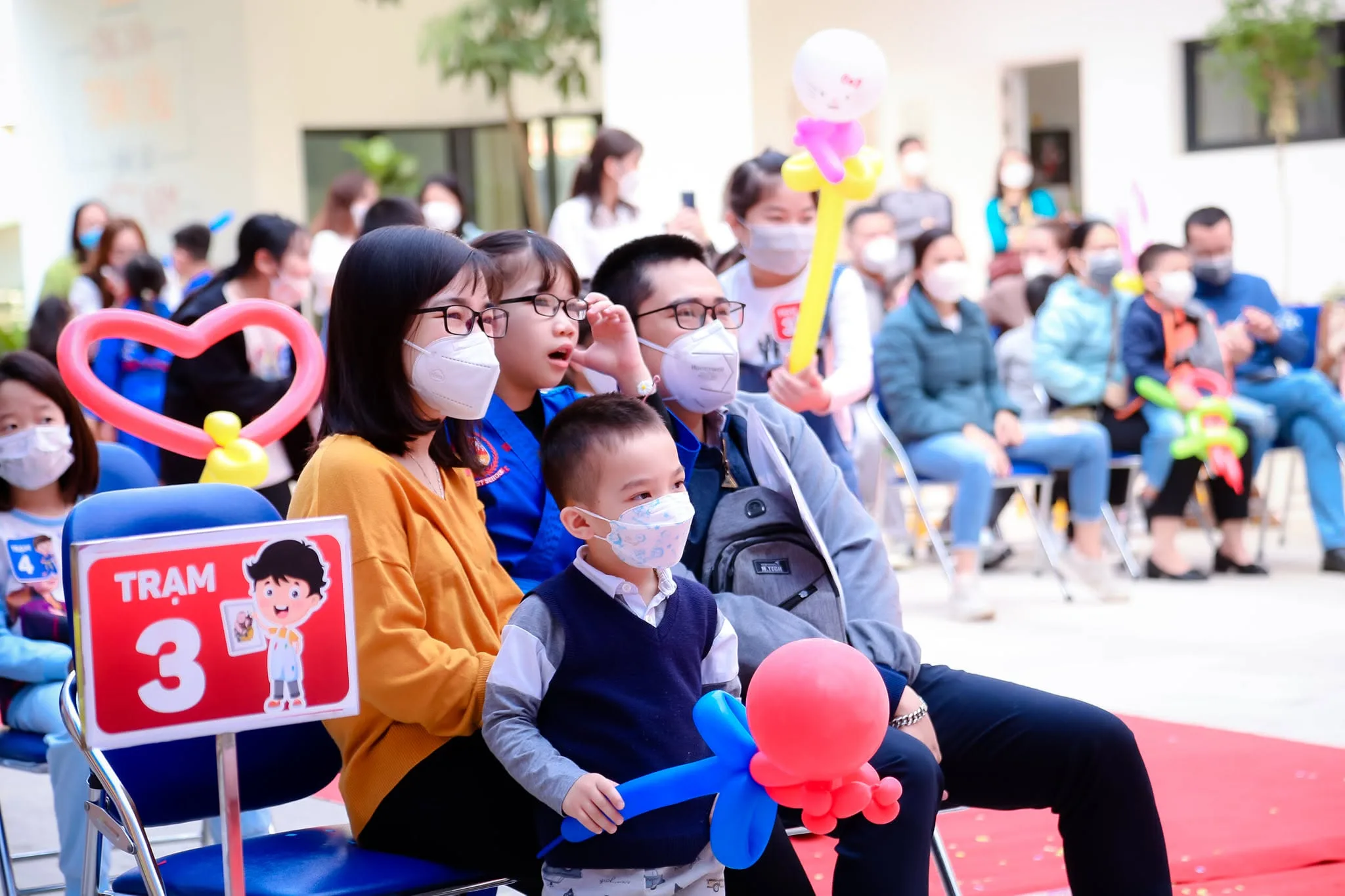 Cho con làm quen với trường tiểu học từ sớm