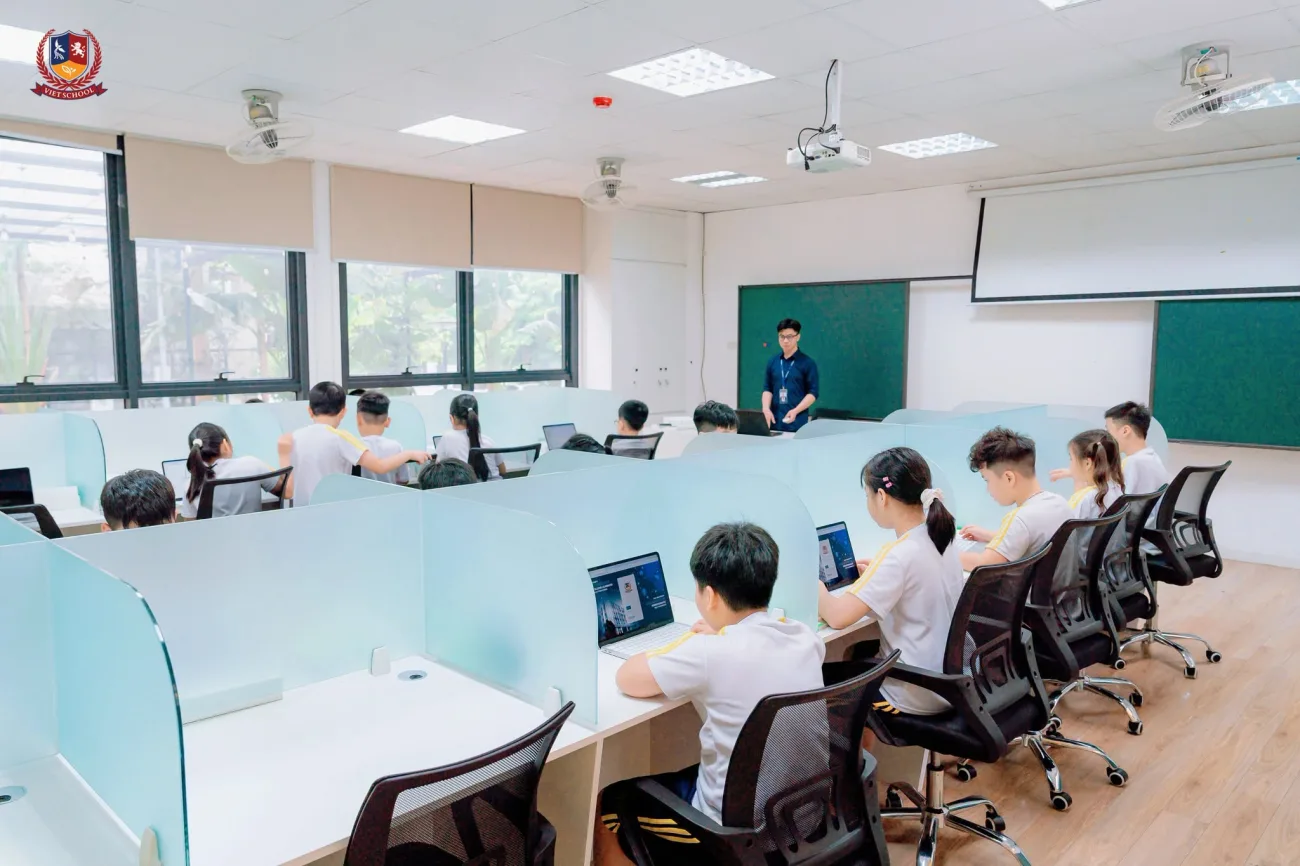 VIETSCHOOL TECH LAB: NƠI CÔNG NGHỆ NÂNG TẦM NHỮNG TRẢI NGHIỆM HỌC TẬP THỜI ĐẠI SỐ