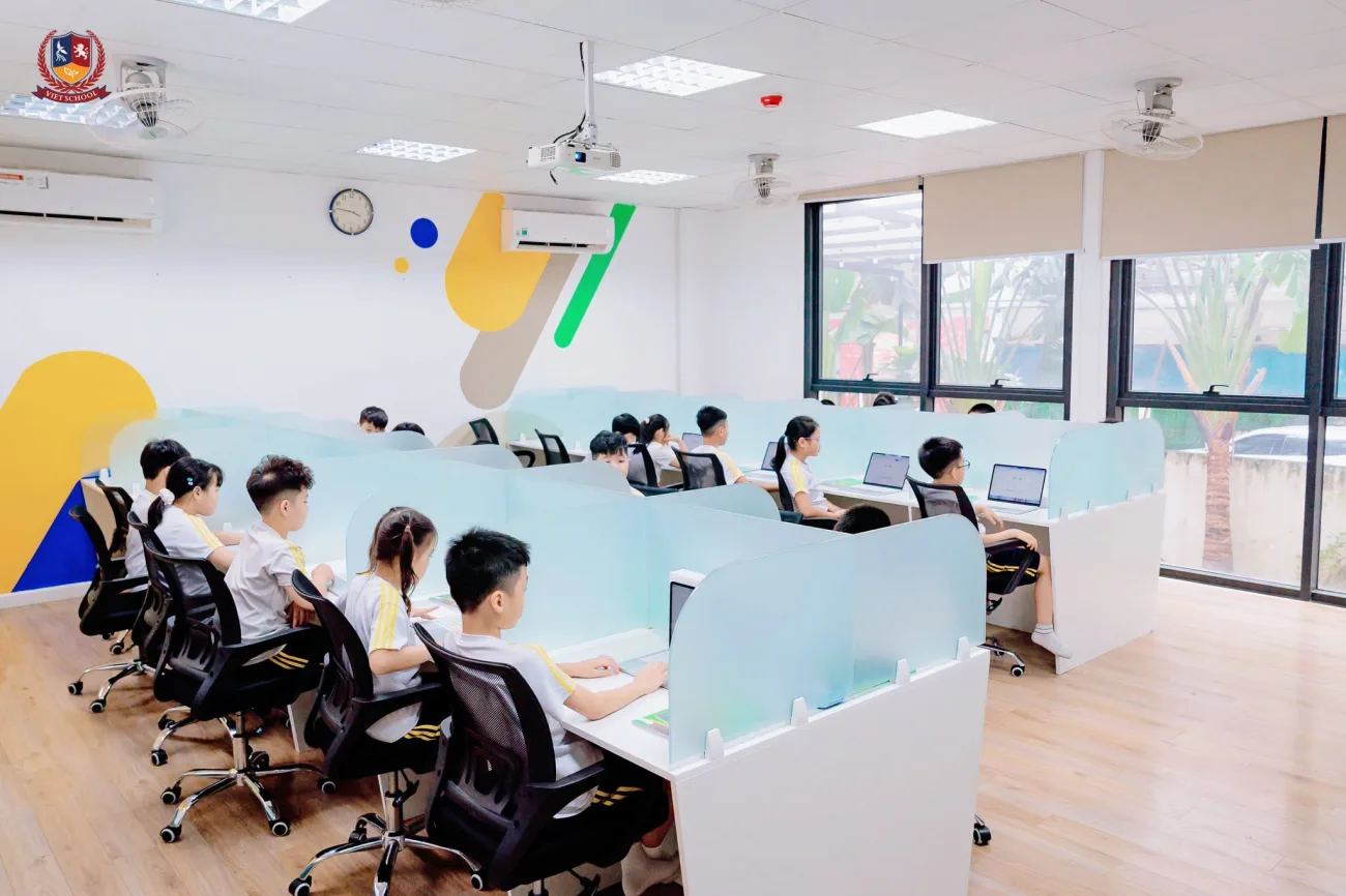 VIETSCHOOL TECH LAB: NƠI CÔNG NGHỆ NÂNG TẦM NHỮNG TRẢI NGHIỆM HỌC TẬP THỜI ĐẠI SỐ
