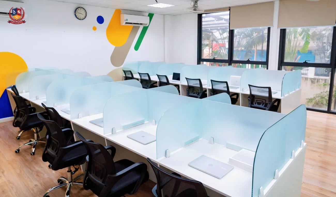 VIETSCHOOL TECH LAB: NƠI CÔNG NGHỆ NÂNG TẦM NHỮNG TRẢI NGHIỆM HỌC TẬP THỜI ĐẠI SỐ