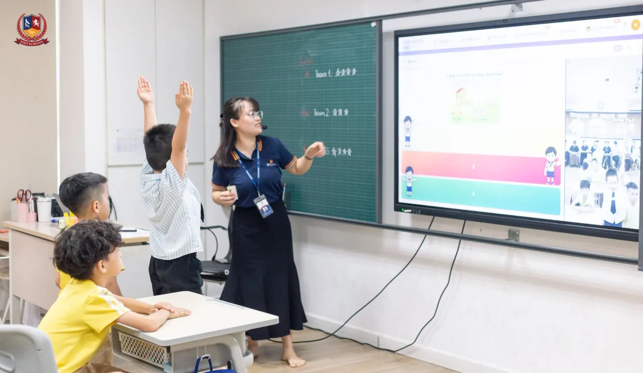 ỨNG DỤNG CÔNG NGHỆ ĐỂ TẠO CẢM HỨNG HỌC TẬP, PHÁT TRIỂN TOÀN DIỆN NĂNG LỰC HỌC SINH
