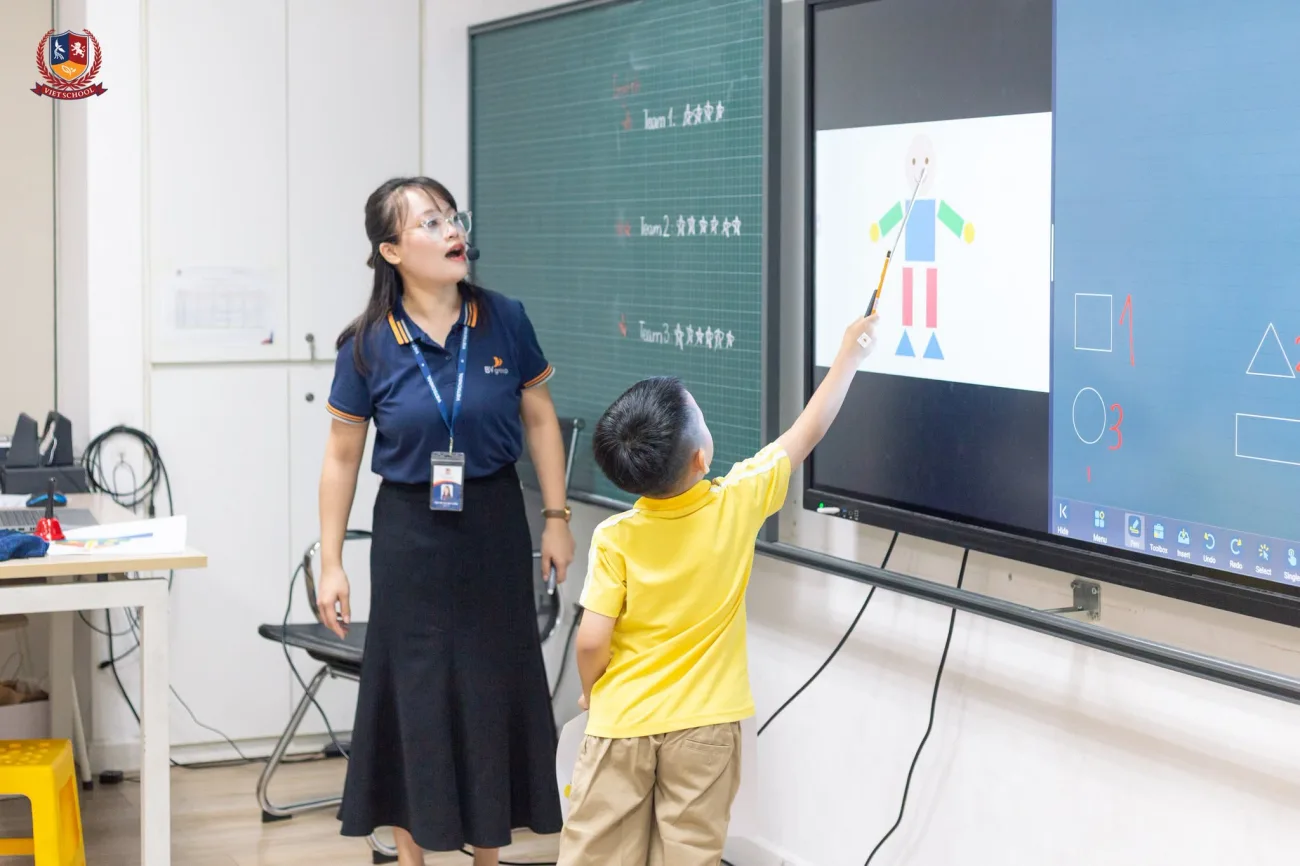 ỨNG DỤNG CÔNG NGHỆ ĐỂ TẠO CẢM HỨNG HỌC TẬP, PHÁT TRIỂN TOÀN DIỆN NĂNG LỰC HỌC SINH