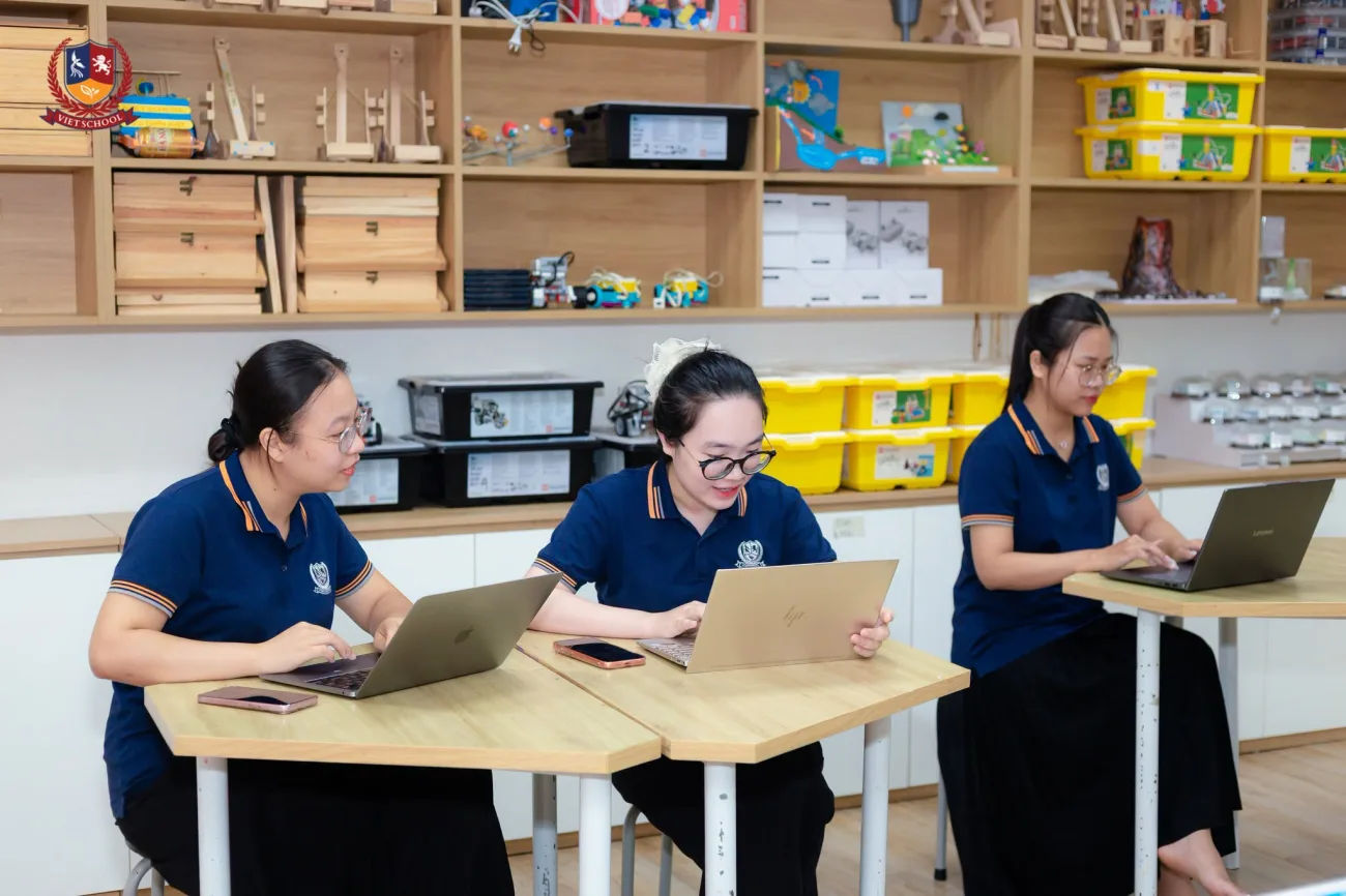 KHI THẦY CÔ BIẾN AI THÀNH TRỢ LÝ, ĐỒNG HÀNH CÙNG VIETSCHOOLERS LÀM CHỦ AI THAY VÌ ĐỂ AI LÀM CHỦ MÌNH