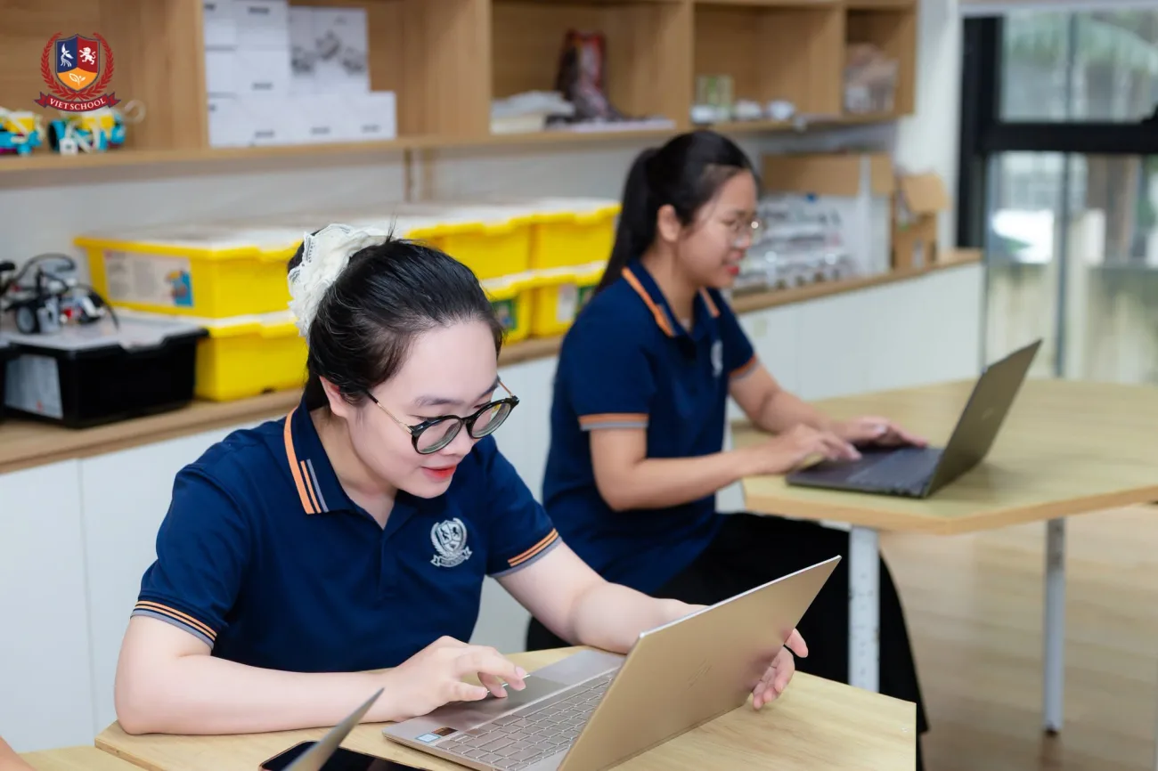 KHI THẦY CÔ BIẾN AI THÀNH TRỢ LÝ, ĐỒNG HÀNH CÙNG VIETSCHOOLERS LÀM CHỦ AI THAY VÌ ĐỂ AI LÀM CHỦ MÌNH
