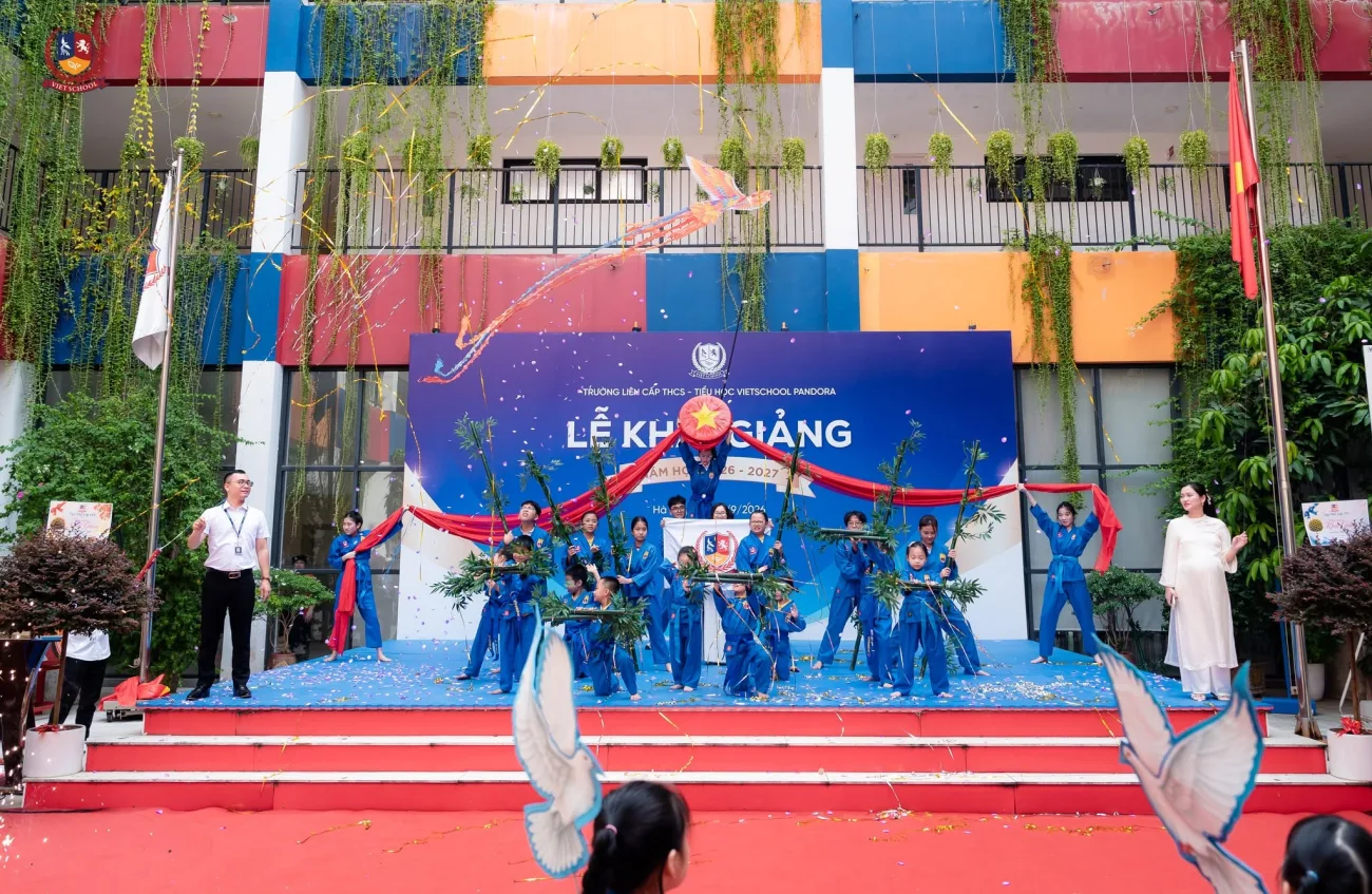 KHAI GIẢNG NĂM HỌC 2026-2027: SẴN SÀNG CHO HÀNH TRÌNH “KIẾN TẠO VÀ BỨT PHÁ”